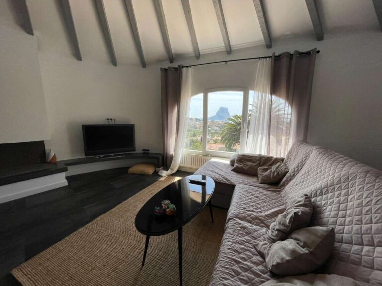 Living room with vaulted ceiling and views towards the Peñón de Ifach inside a refurbished villa in Canuta, Calpe.