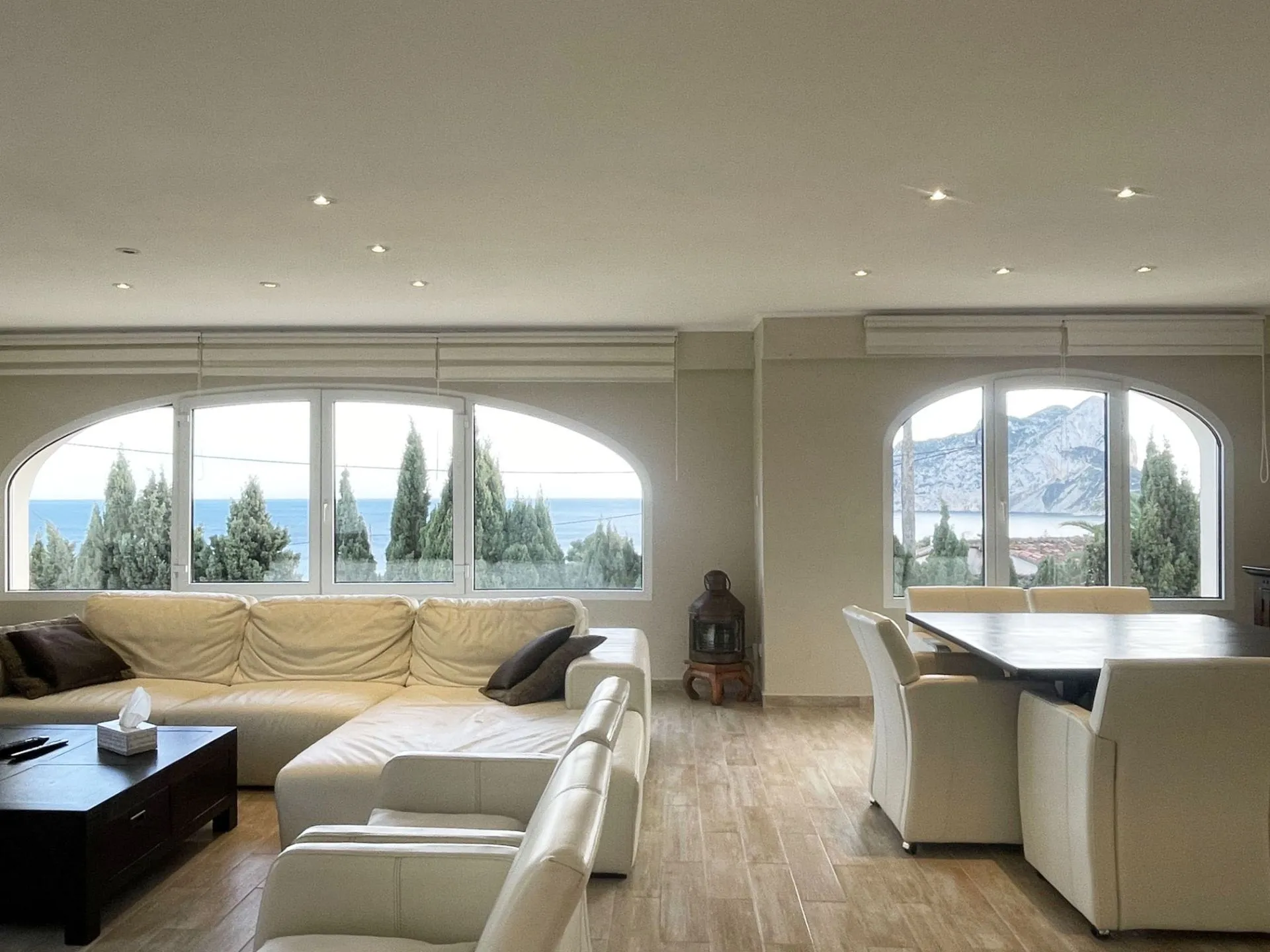 Lounge and dining area with sea and Peñón de Ifach views in Calpe villa