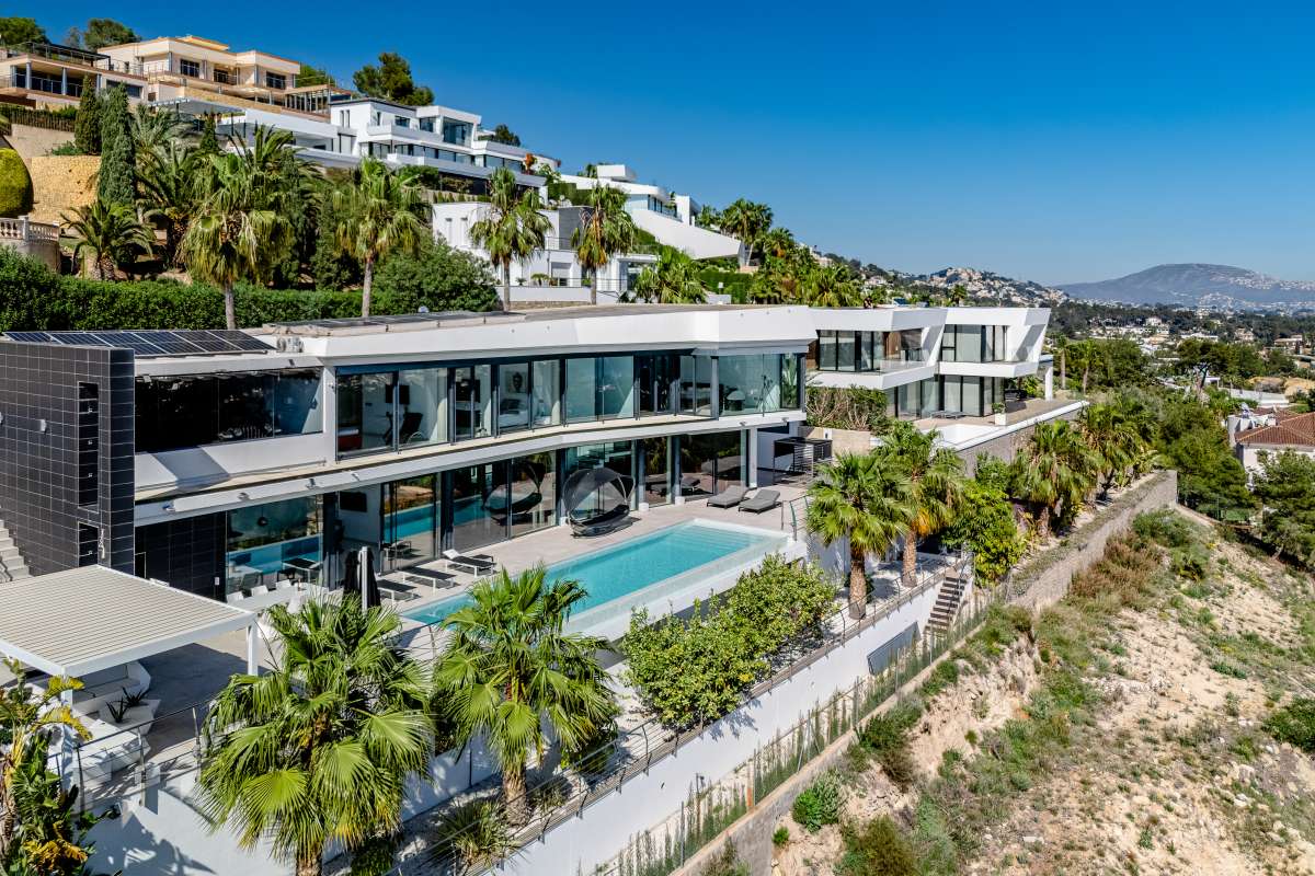 Luxurious modern villa with infinity pool, sea views and landscaped garden in Gran Sol, Calpe.