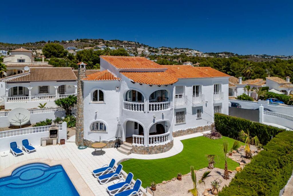 Charming Mediterranean Villa with Independent Guest Accommodation in Calpe