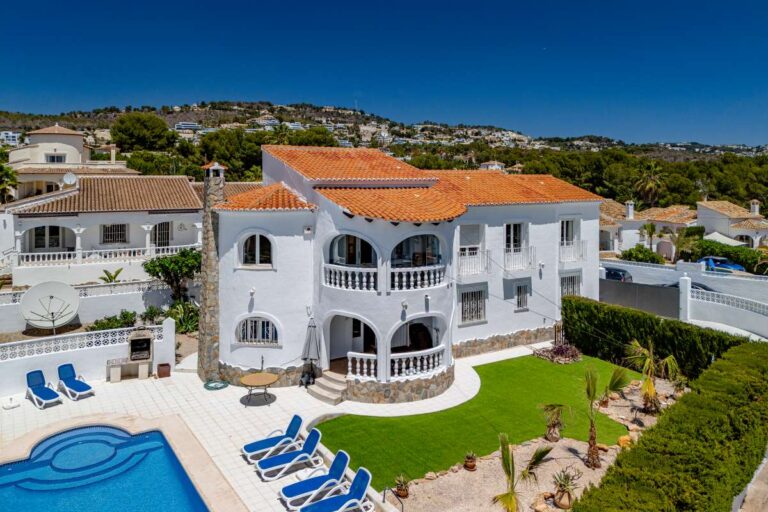 Charming Mediterranean Villa with Independent Guest Accommodation in Calpe