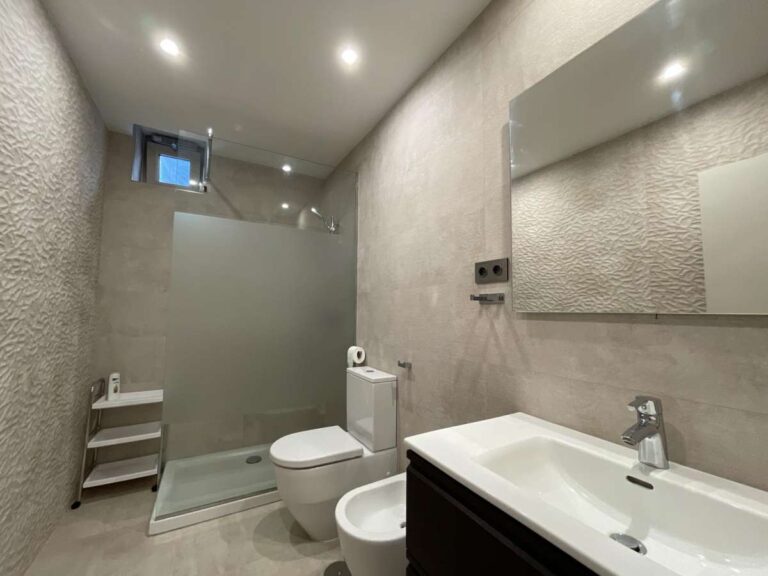 Modern bathroom inside a luxury villa in La Calalga, Calpe with walk-in shower, vanity unit, toilet, bidet and contemporary tiled finish