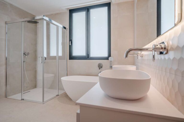 Modern bathroom inside a second-line sea villa in La Calalga, Calpe with walk-in shower, freestanding basin and bright contemporary finish