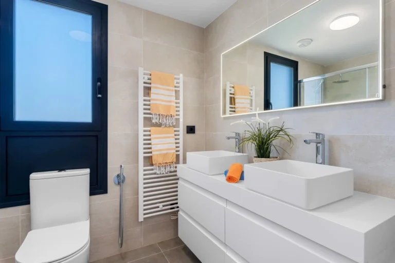 Modern bathroom with double sink in apartment in Arenal-Bol, Calpe