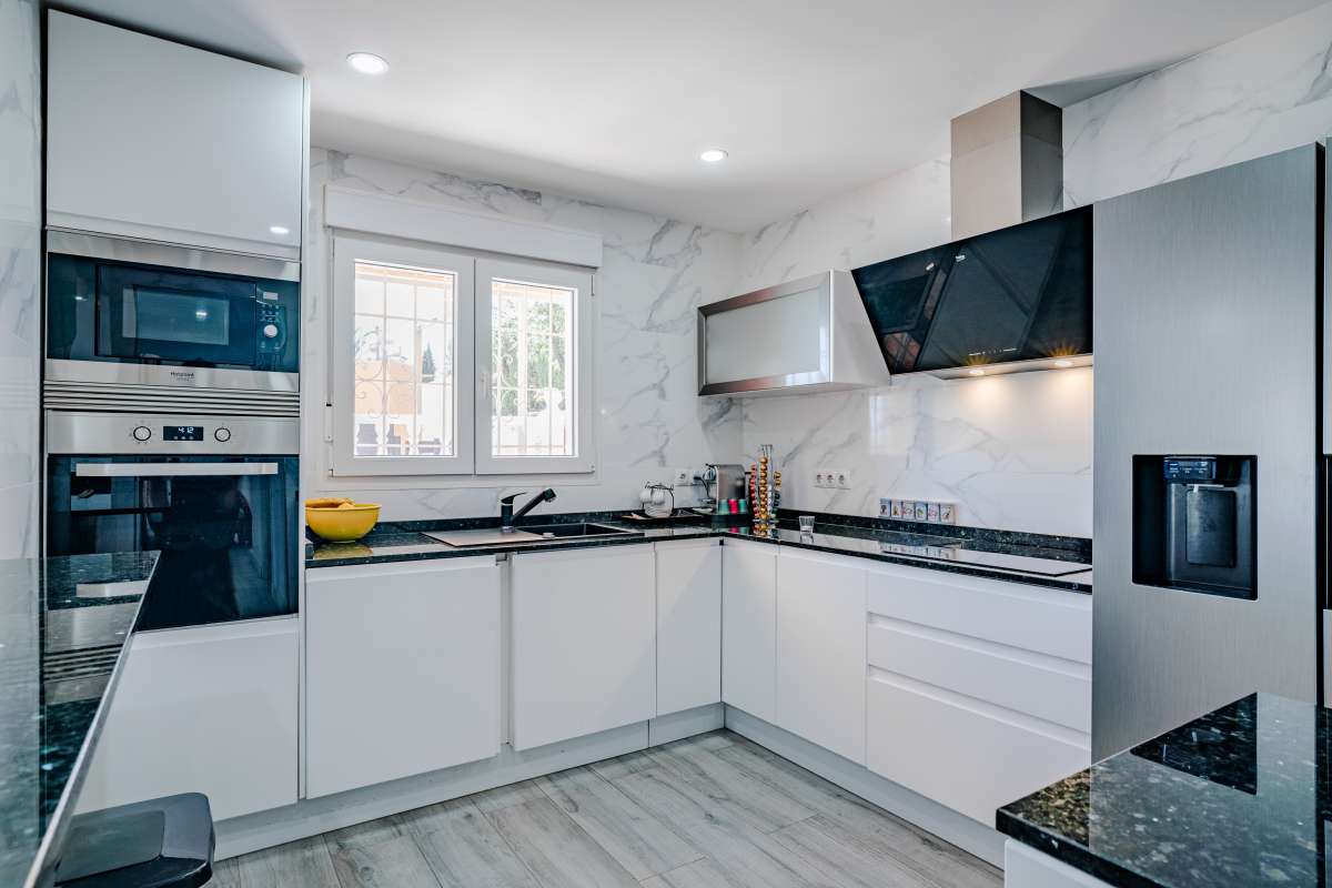 Modern fully equipped kitchen with light cabinets and integrated appliances inside a renovated Mediterranean villa in La Cometa, Calpe.