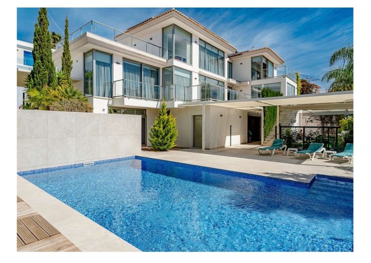 Modern luxury villa in La Calalga, Calpe with private swimming pool, glass terraces, landscaped garden and contemporary exterior design
