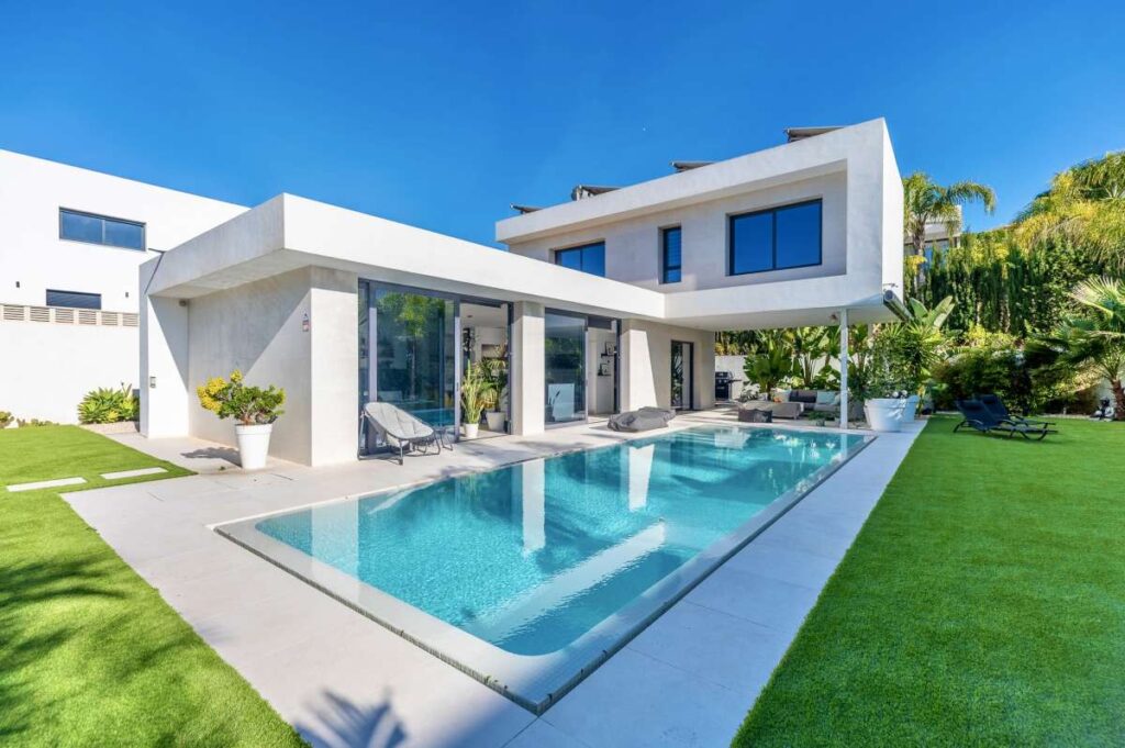 Modern Oasis Villa Within 15 min Walk to Arenal-bol Beach and Town Center