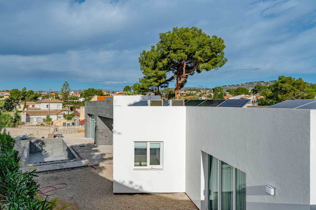 Modern villa exterior with open views and surrounding trees in a quiet residential area of Calpe