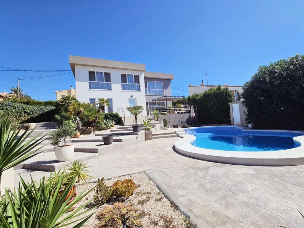 Modern Villa Within Walking Distance of the Coast and Les Bassetes Harbour