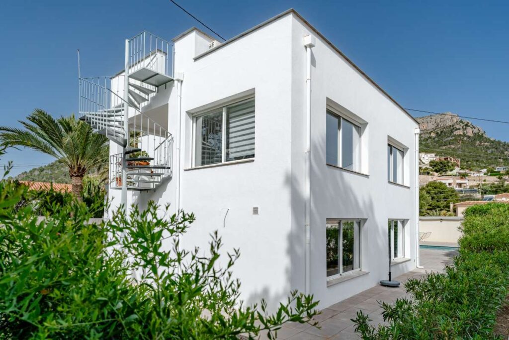Modern Villa with Panoramic Sea Views and Private Pool