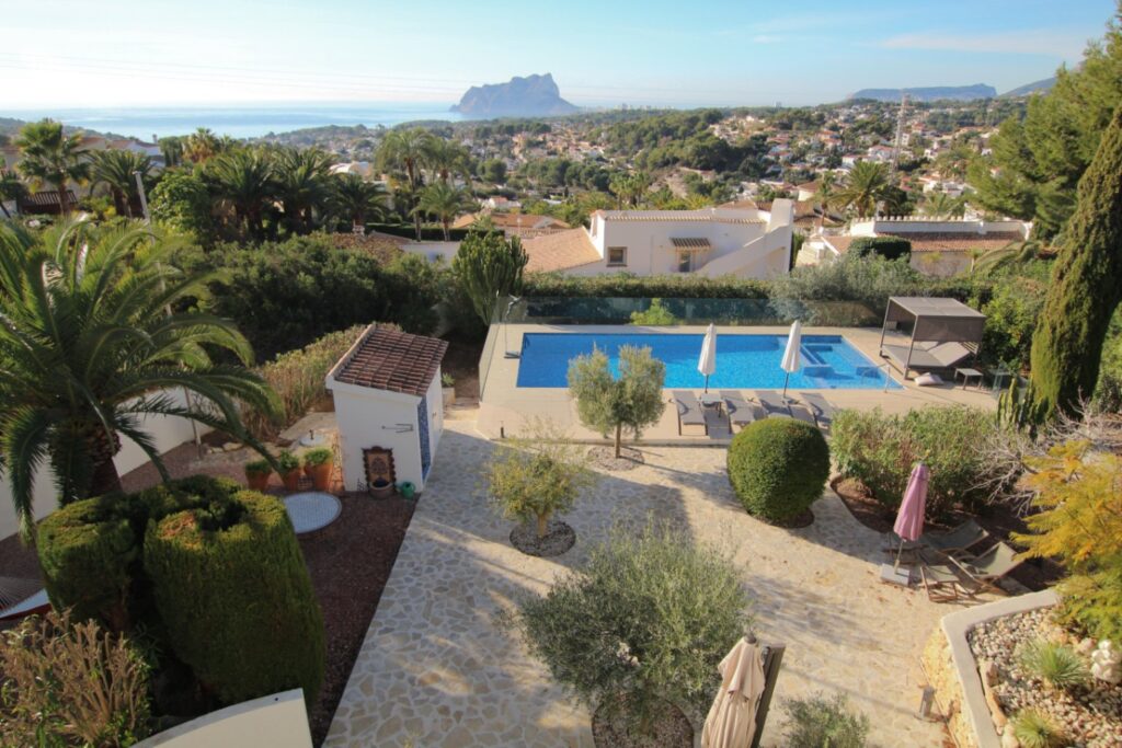 South-Facing Villa with Heated Pool and Guest Space in Moraira