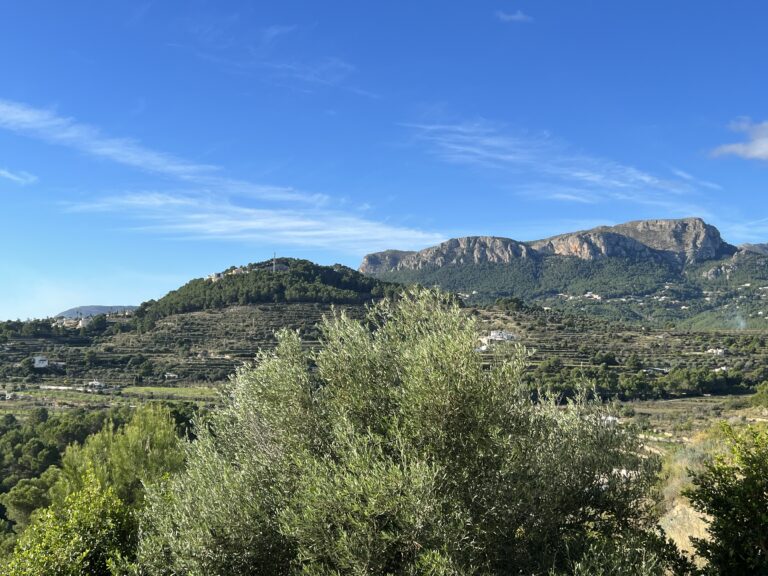 Bergblick von moderner Villa in Calpe