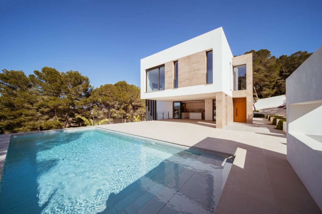New-build luxury villa in Moraira with infinity swimming pool, contemporary exterior design and private terrace area