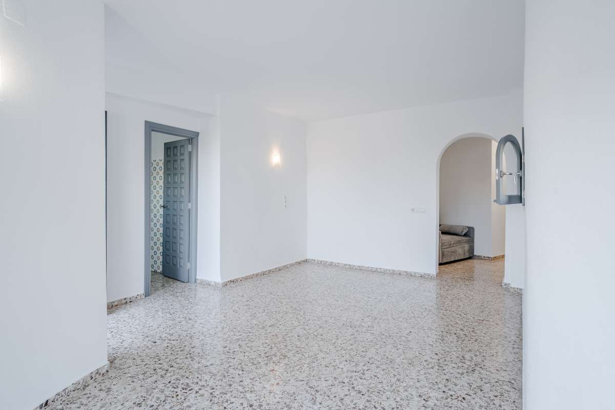 Open interior room with arched doorway and natural light inside a Mediterranean villa in Maryvilla, Calpe.