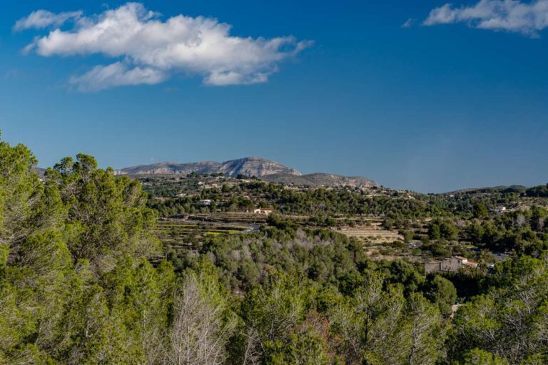Open mountain and valley views from a semi-detached house in Calpe surrounded by natural scenery
