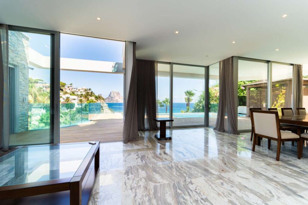 Luxurious Modern Villa with Panoramic Sea Views