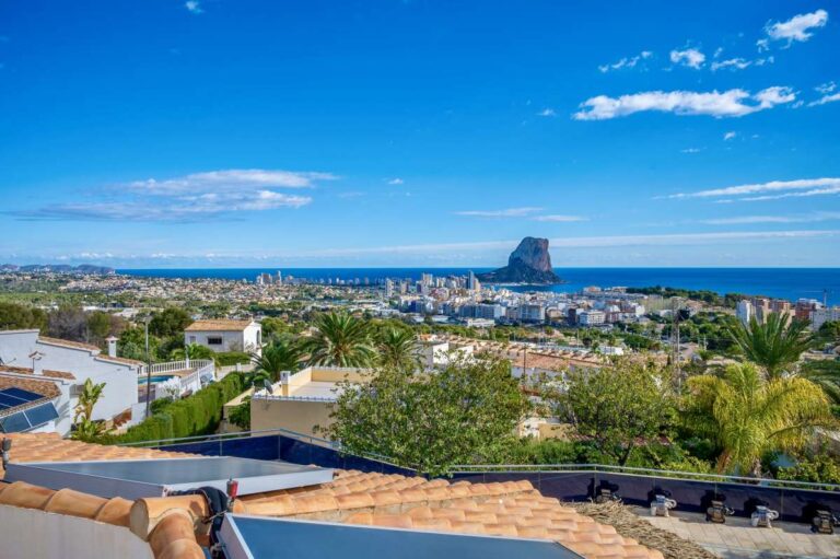 Open sea views from a private villa in Calpe with the Peñón de Ifach, coastline and Mediterranean surroundings