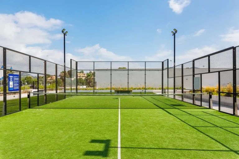 Padel court at apartment complex in Arenal-Bol, Calpe