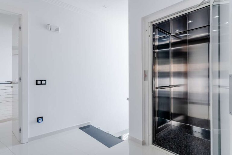 Panoramic glass lift with contemporary finishes inside a luxury villa in Gran Sol, Calpe.