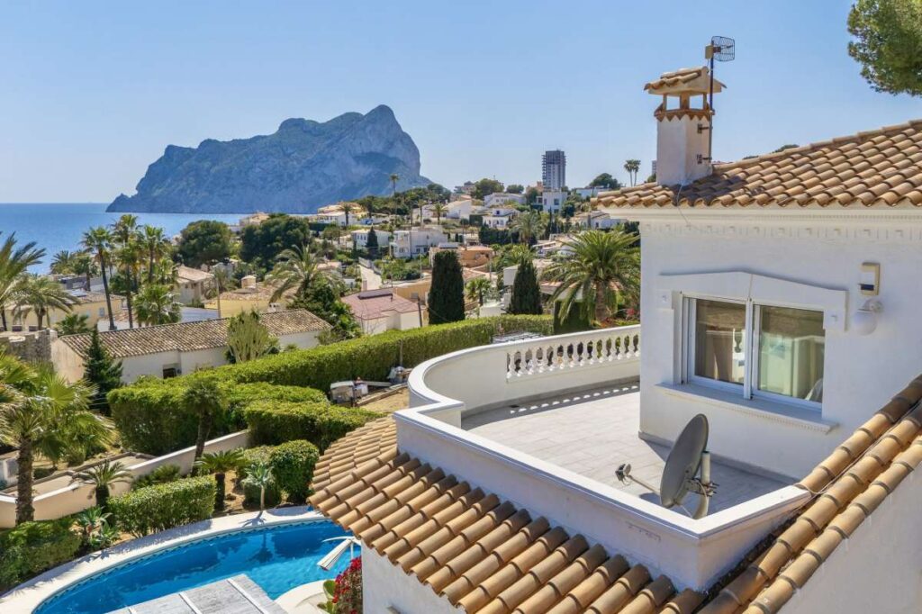 Villa in Calpe with Panoramic Sea Views and Separate Lower-Level Living Area