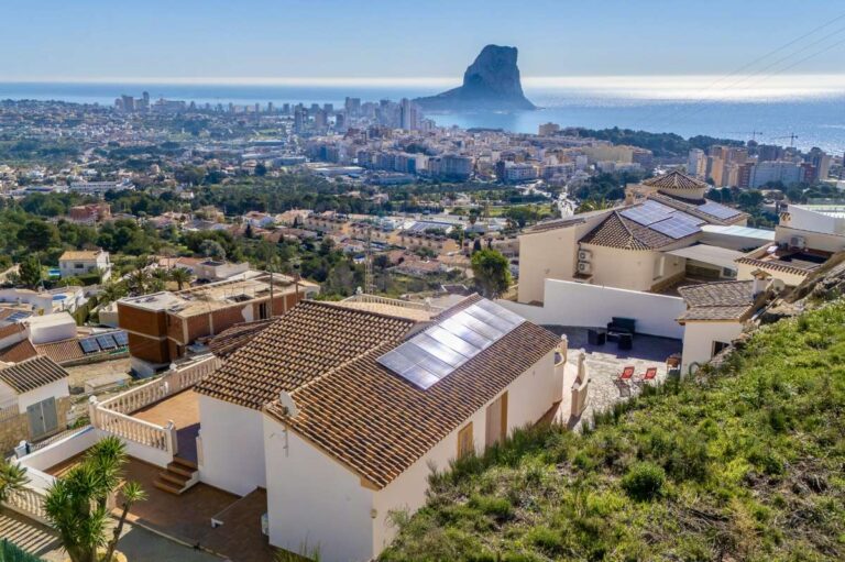 Villa in Calpe with Sea, Mountain and Peñón de Ifach Views