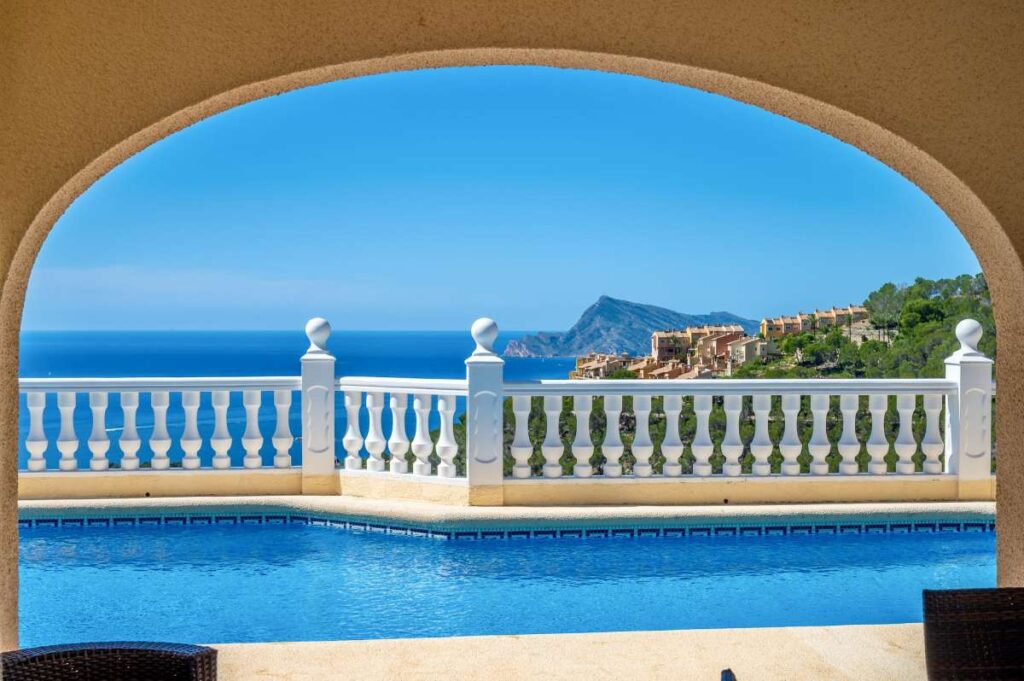 Elegante mediterrane villa met panoramisch uitzicht op zee in Altea Hills