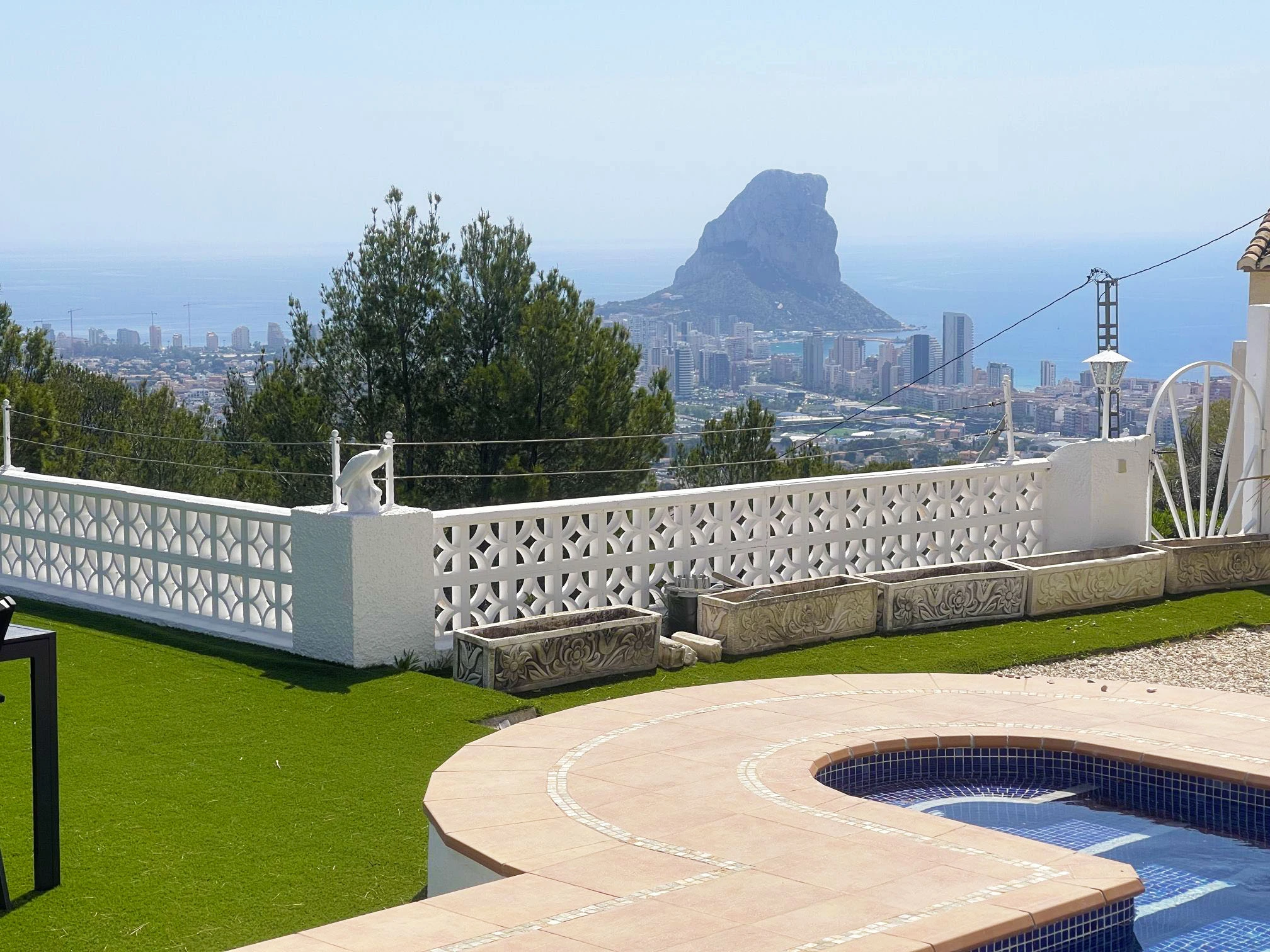 Pool terrace with sea and Peñón de Ifach views in Oltamar, Calpe