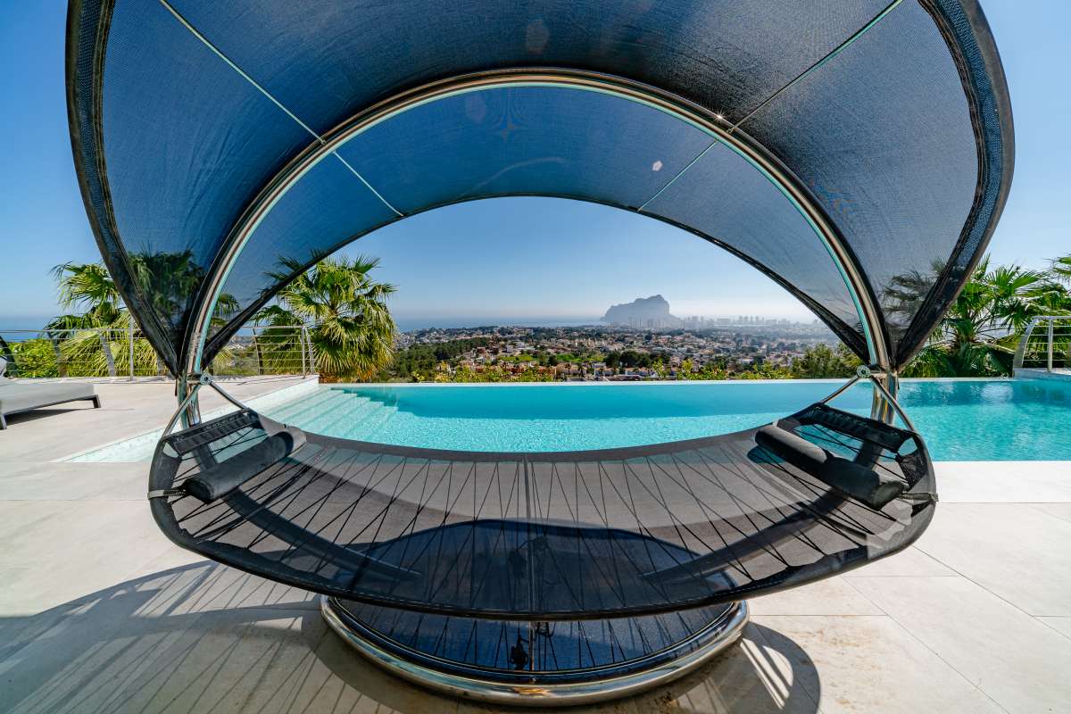 Private chill-out area beside the infinity pool with panoramic sea views at a luxury villa in Gran Sol, Calpe.