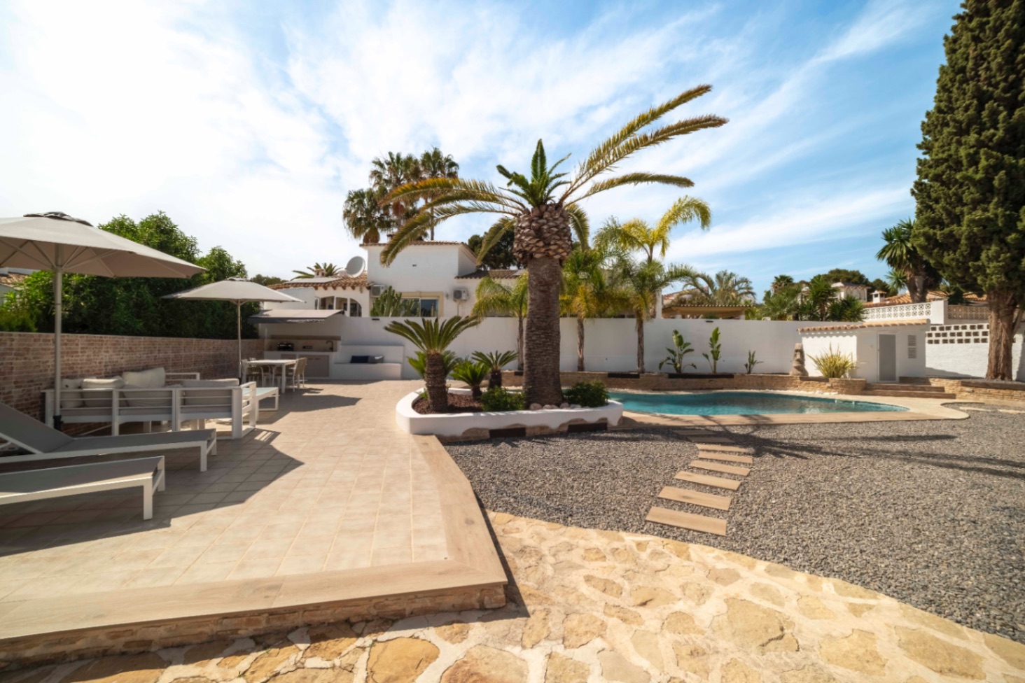 Private pool and garden terrace at south-facing villa in Calpe