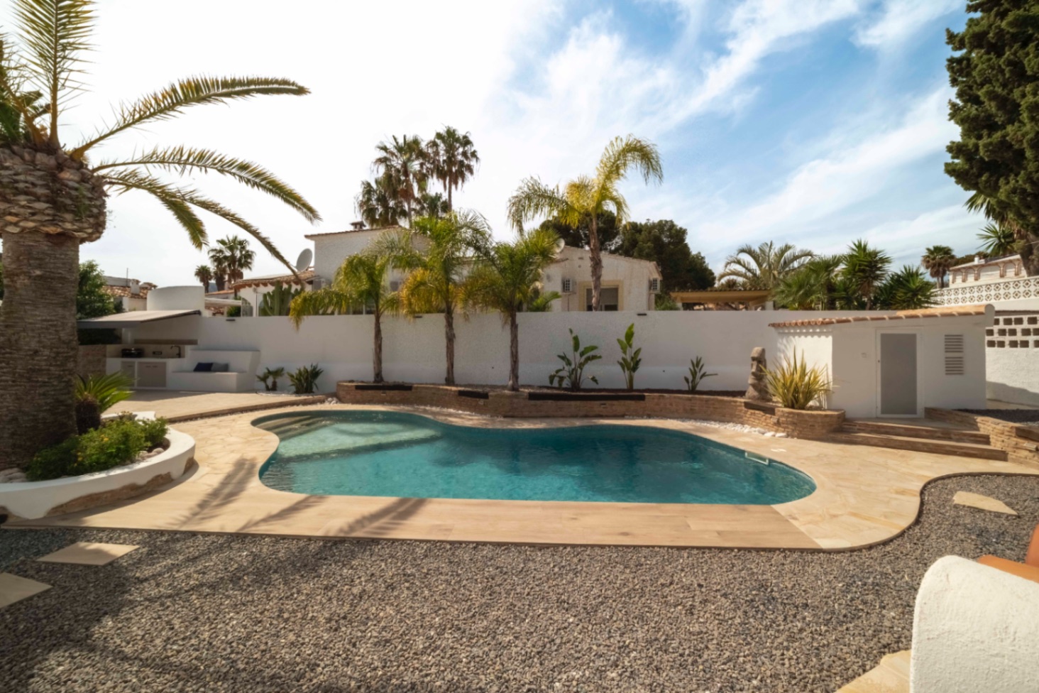 Private pool and terrace at south-facing villa in Calpe