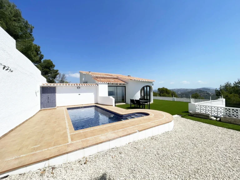 Private pool and villa exterior in Oltamar, Calpe