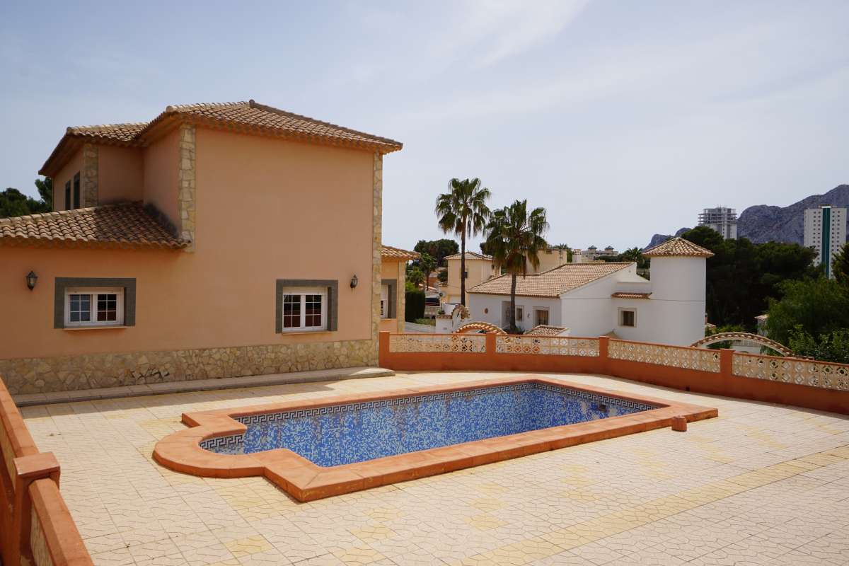 Private pool terrace with BBQ area at a Mediterranean villa in Calpe within a 10-minute walk of La Calalga Beach.