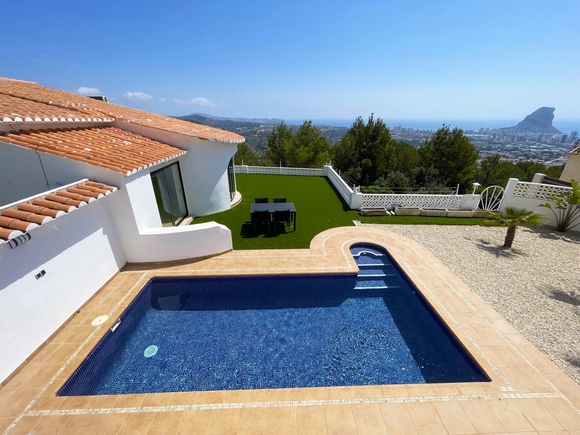 Private pool terrace with sea and Peñón de Ifach views in Oltamar, Calpe