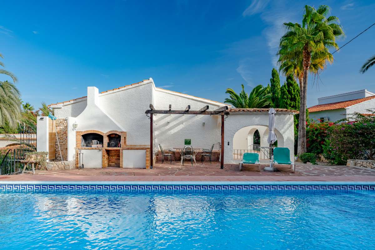 Private swimming pool and BBQ area at a Mediterranean villa in Maryvilla, Calpe.