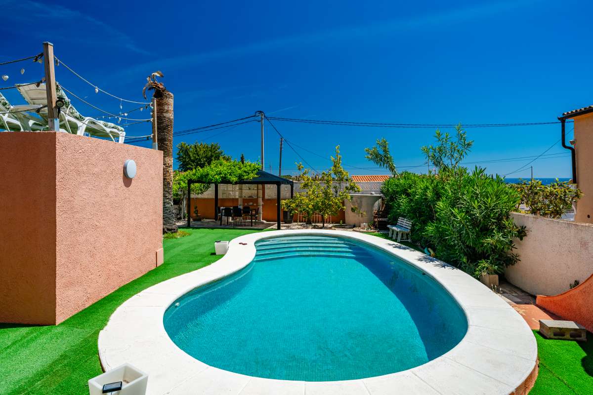 Private swimming pool with terrace and pergola area at a renovated Mediterranean villa in La Cometa, Calpe.