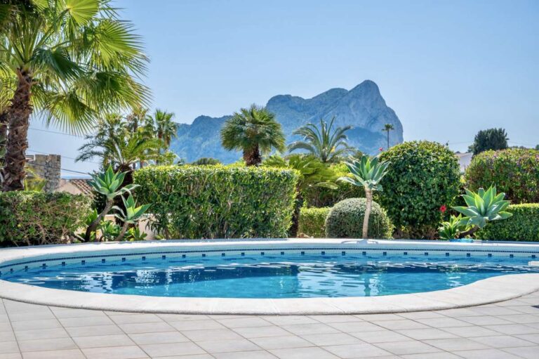 Private swimming pool with views towards the Peñón de Ifach at a villa in Calpe.