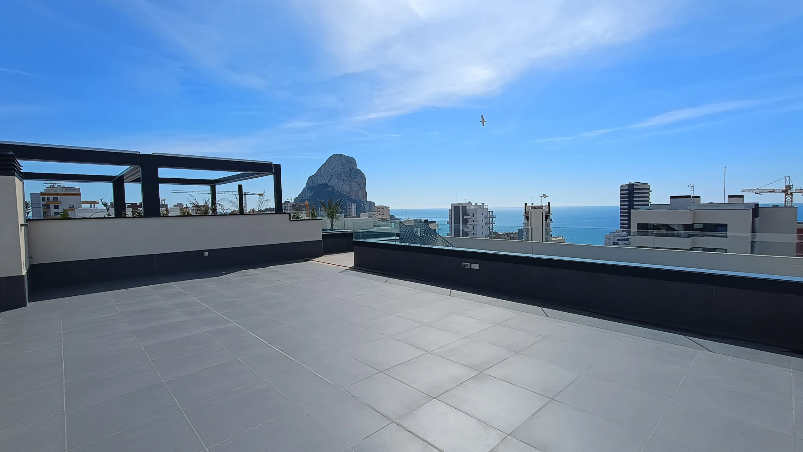 Rooftop terrace with views towards the Peñón de Ifach at penthouse in Calpe