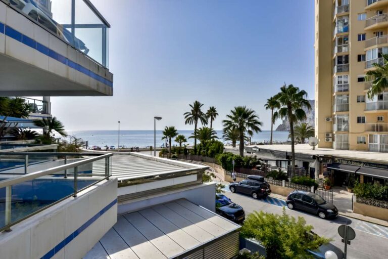 Sea views from a frontline La Fossa apartment in Calpe with palm trees, promenade and beach nearby