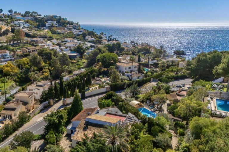 Mediterranean Villa 5 Minutes from Cala Baladrar in Benissa Costa
