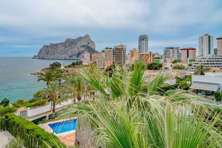 Sea views from a modern villa in La Calalga, Calpe with views towards the Peñón de Ifach, palm trees and coastline
