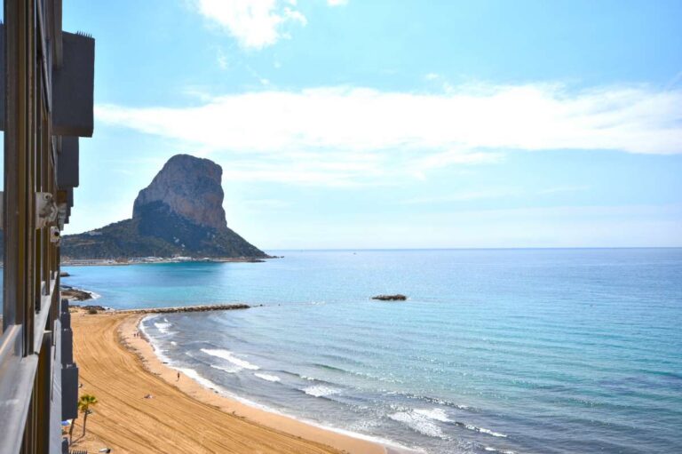 Sea views towards the Peñón de Ifach from a frontline double penthouse on Arenal Beach in Calpe.