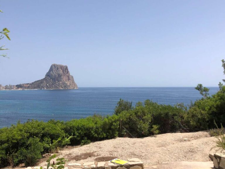 Sea views towards the Peñón de Ifach from a frontline townhouse in Partida Manzanera, Calpe