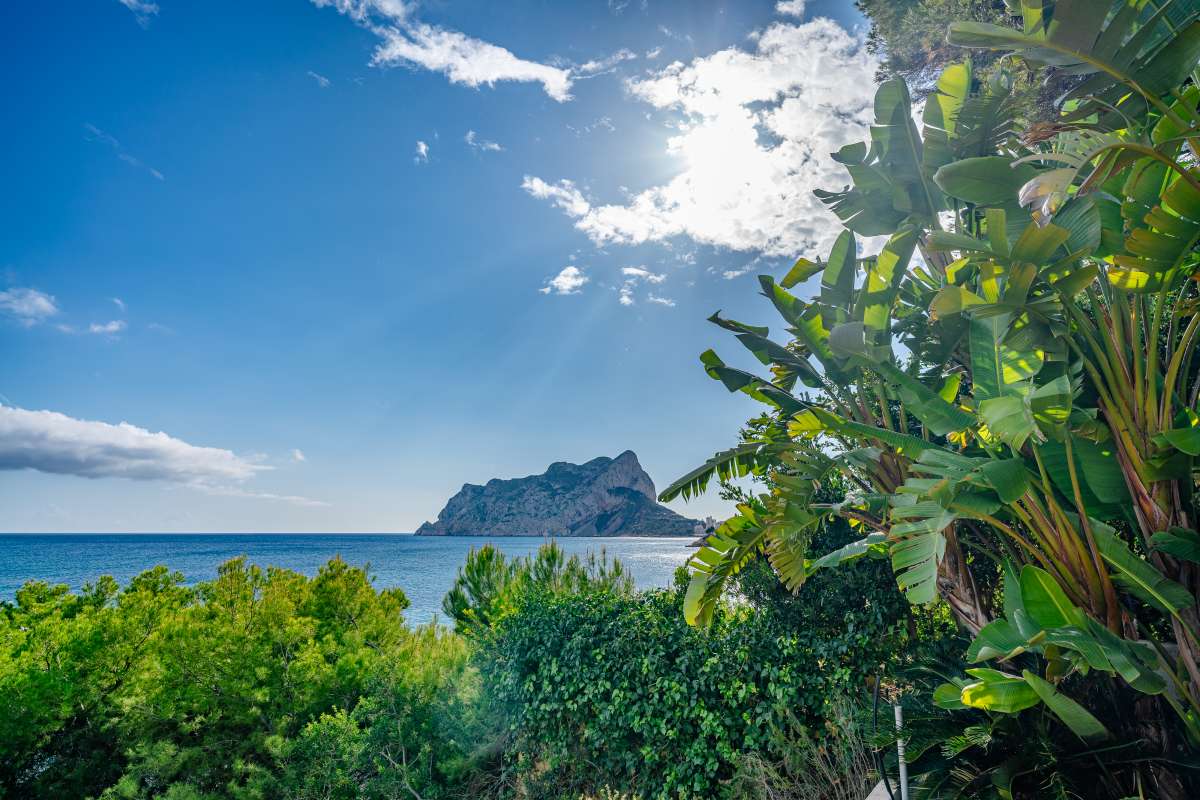 Sea views towards the Peñón de Ifach from a frontline villa in Les Bassetes, Benissa Coast.
