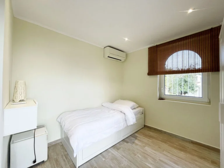 Second bedroom with air conditioning at renovated villa in Calpe