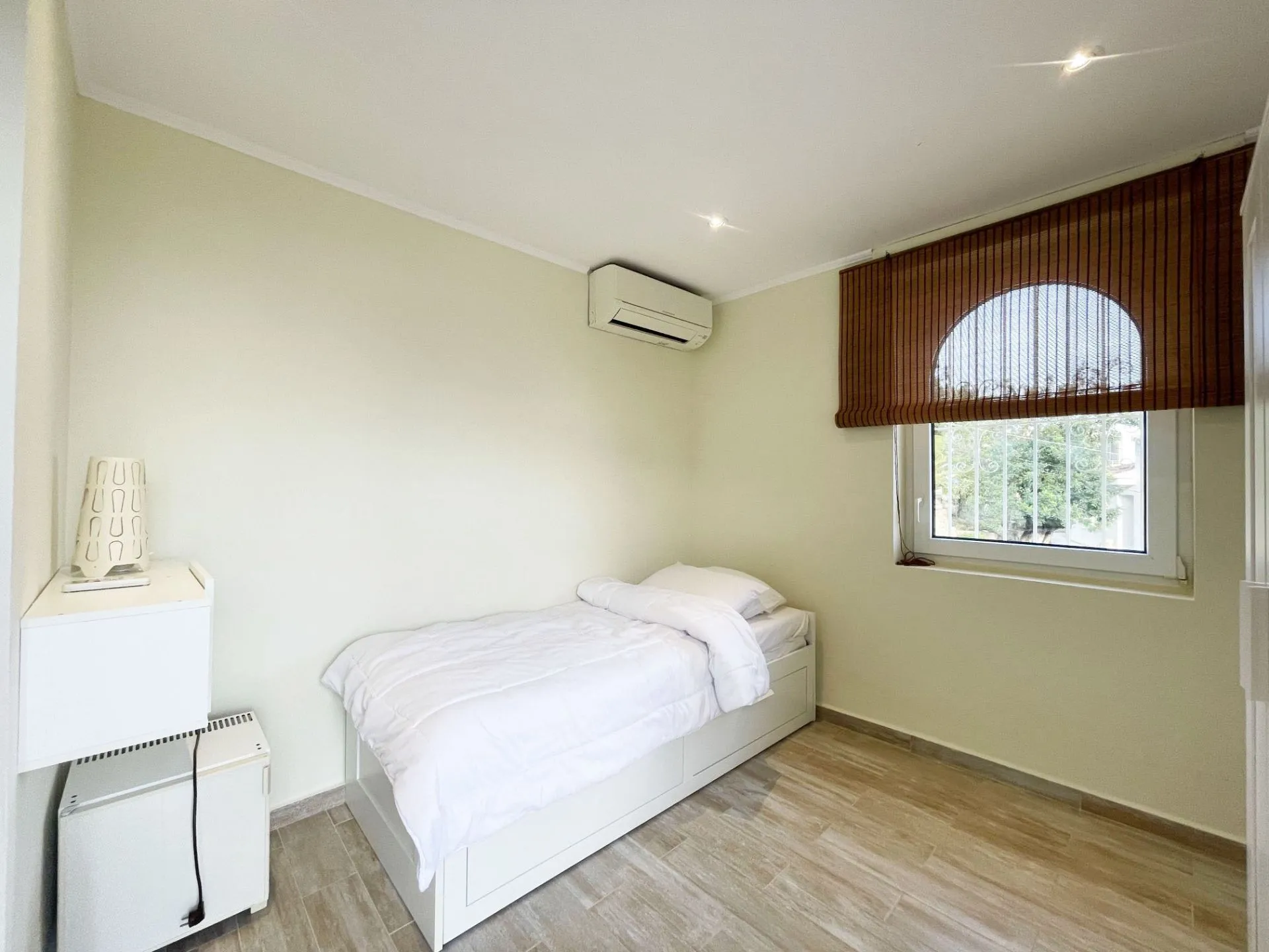 Second bedroom with air conditioning at renovated villa in Calpe