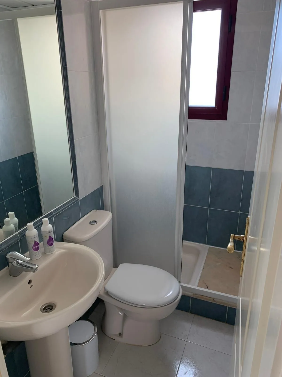 Shower room inside duplex penthouse in La Fossa, Calpe