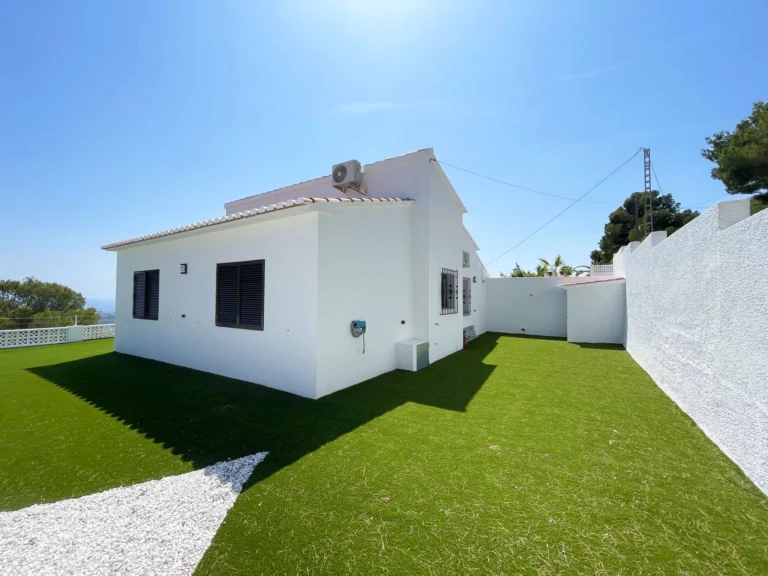 Side garden and white villa exterior in Oltamar, Calpe