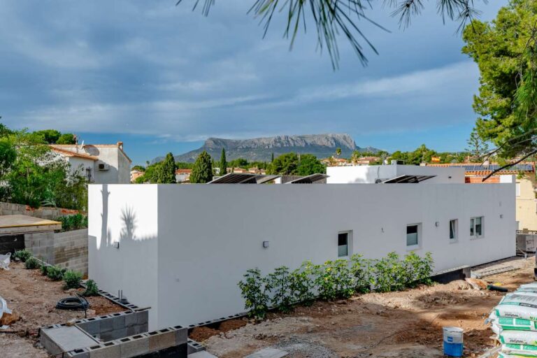 New Build Villa Within Walking Distance of the Coast and Amenities in Calpe