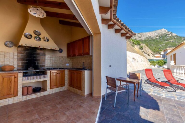 Summer kitchen with barbecue area and outdoor dining space at a villa in Calpe.