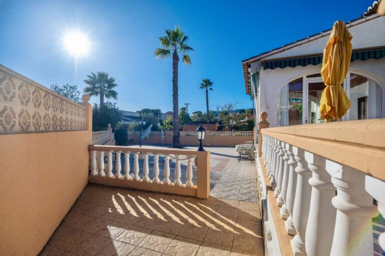 Sunny terrace with outdoor seating area at a south-facing single-level villa in Calpe.